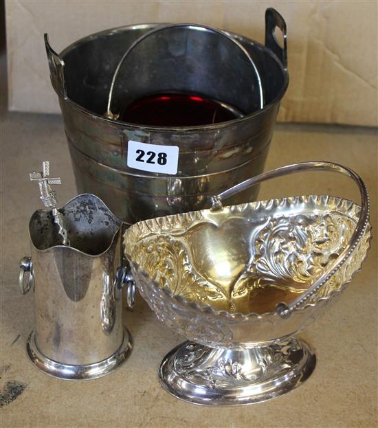 Plated wares- ice basket, mug, 2 sugar baskets, a spoon and a stand(-)